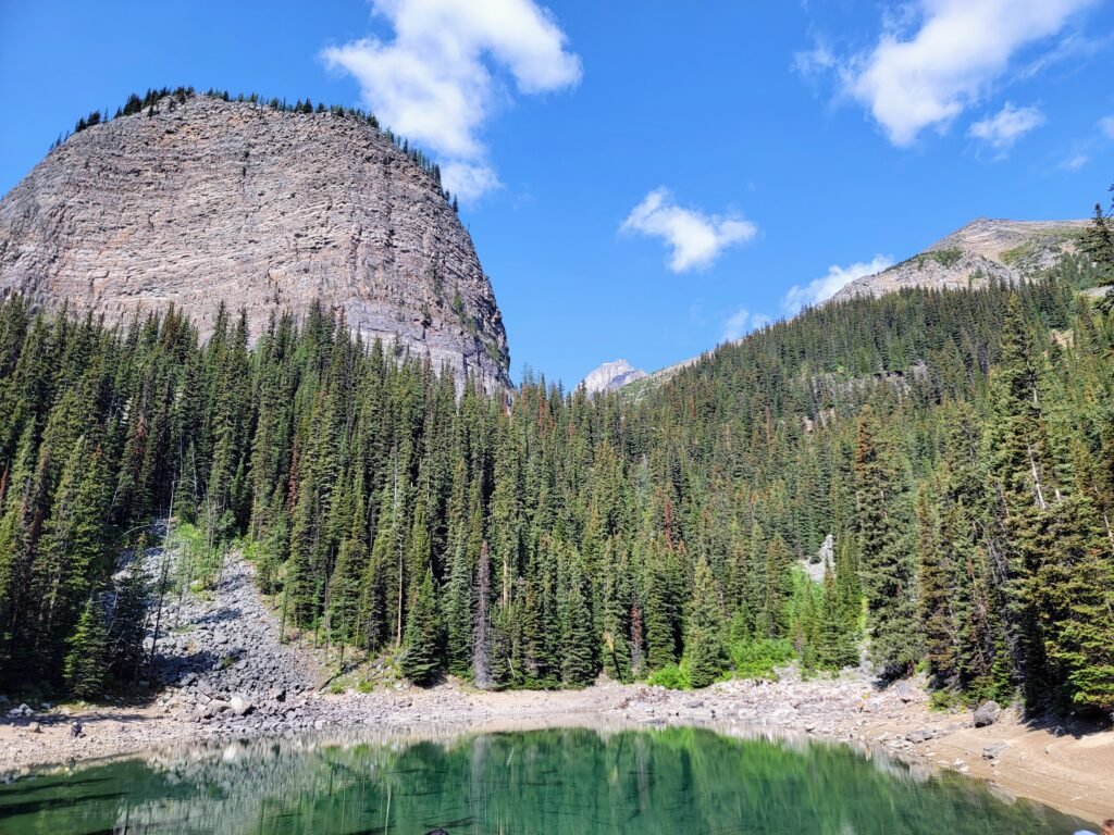 mirror lake on the little beehive hike