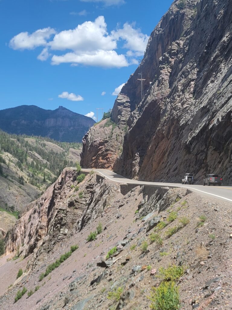 a portion of the million dollar highway with no shoulder and a steep edge